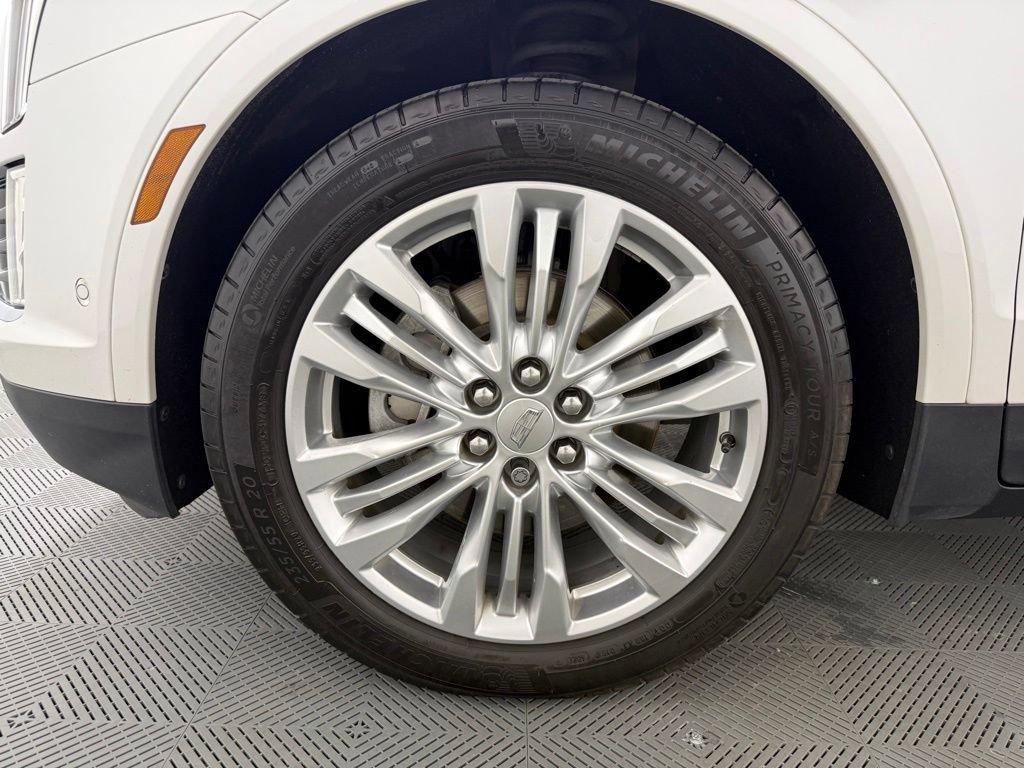 Used 2017 Cadillac XT5 Premium Luxury w/ Driver Assist Package AWD/4WD image 11