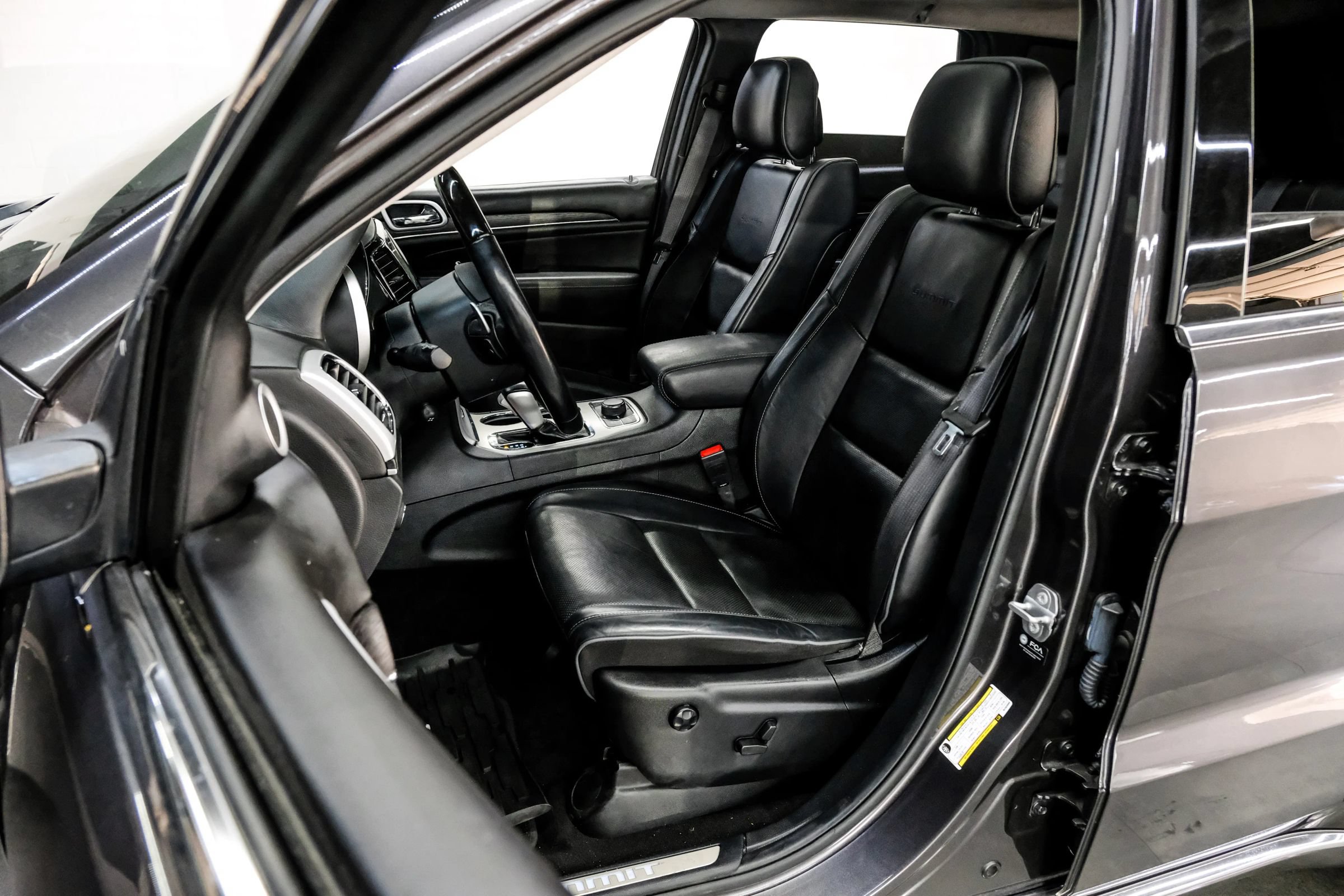 Used 2021 Jeep Grand Cherokee Summit AWD/4WD image 36