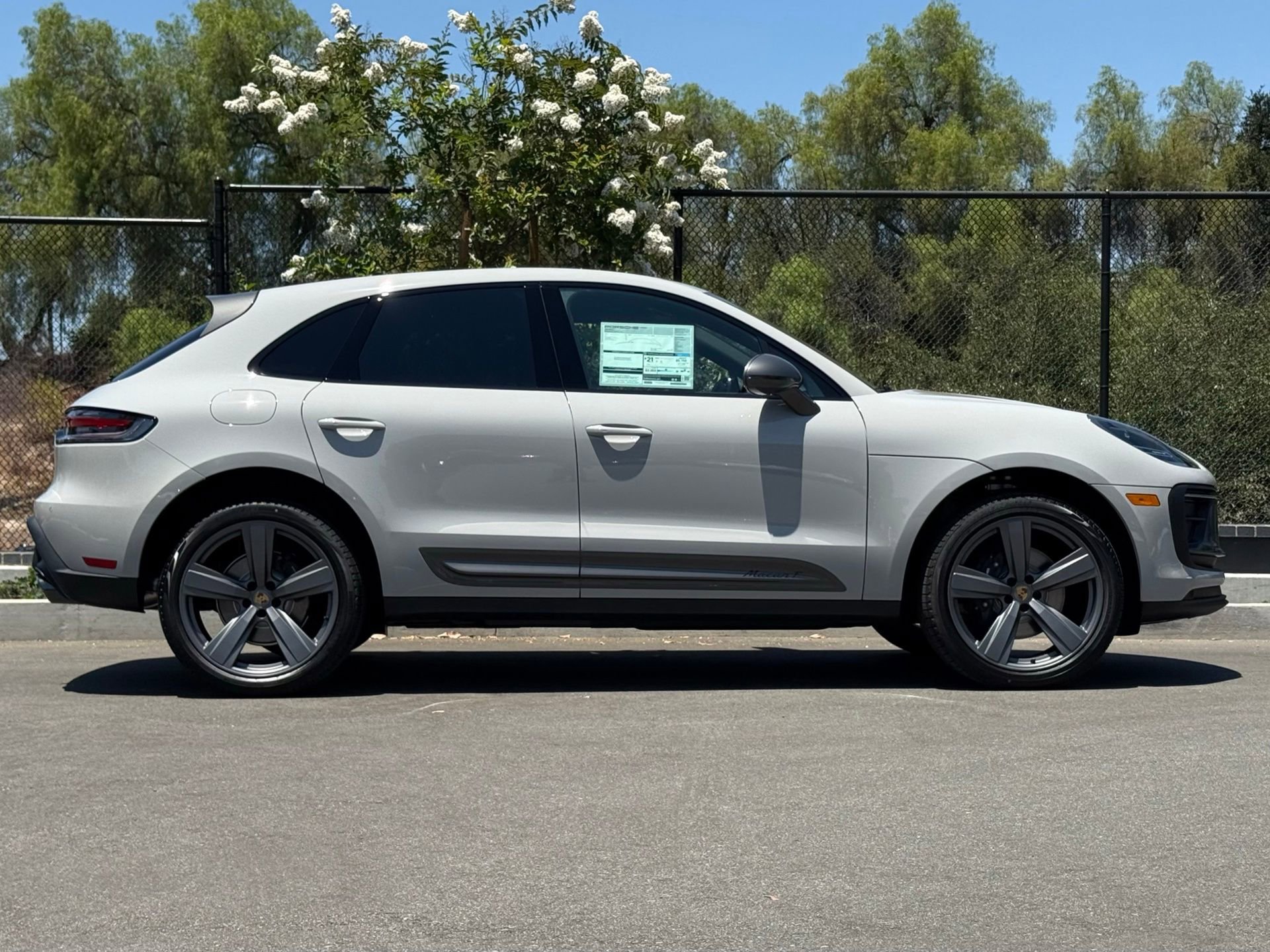 Used 2025 Porsche Macan image 8