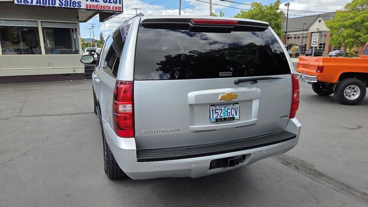 Used 2012 Chevrolet Suburban LT w/ Luxury Package AWD/4WD image 10