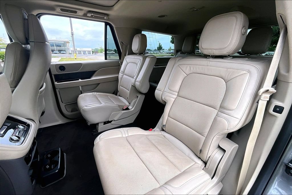 Used 2018 Lincoln Navigator Reserve AWD/4WD image 32