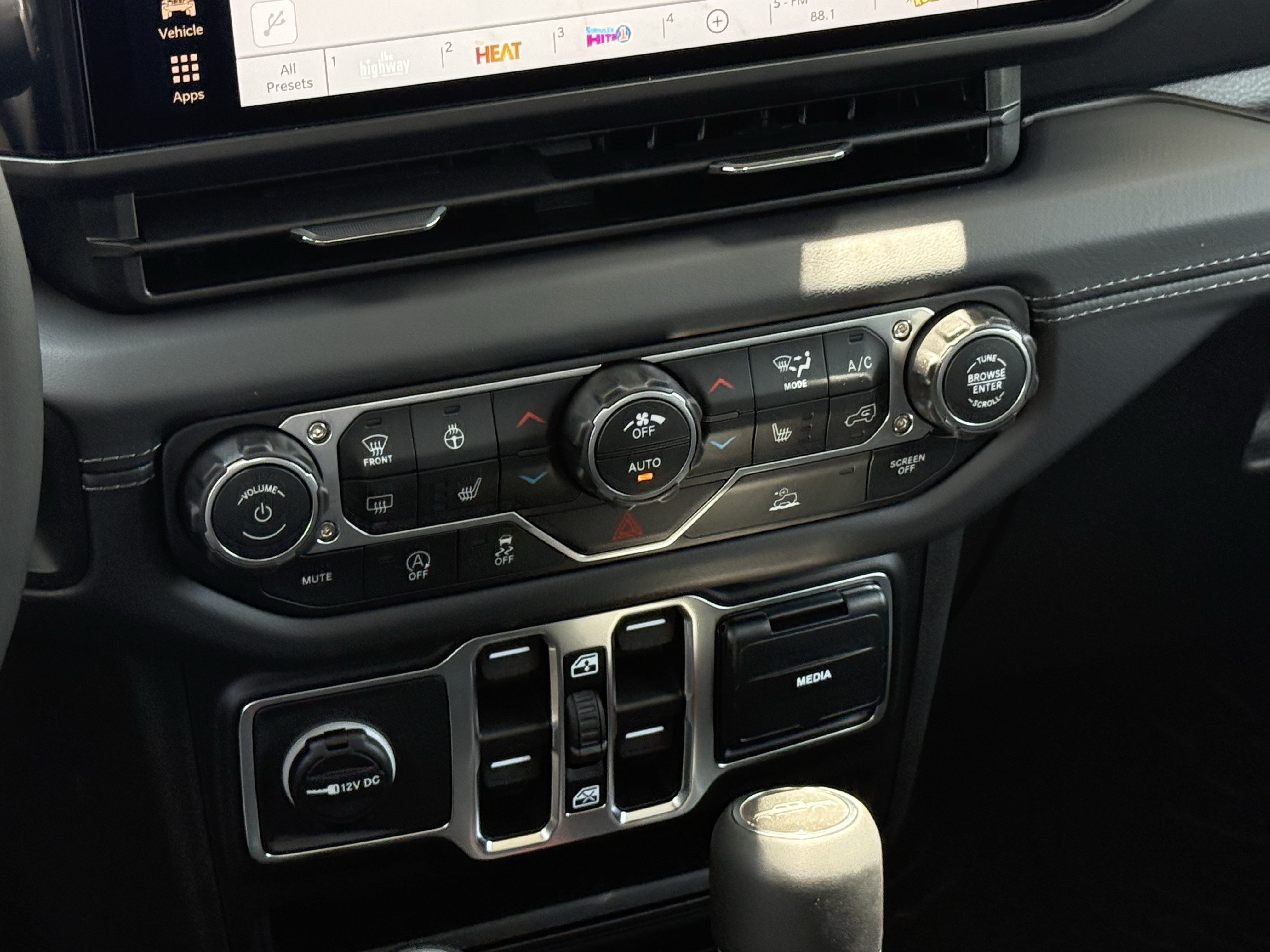 New 2026 Jeep Gladiator Sport AWD/4WD image 14