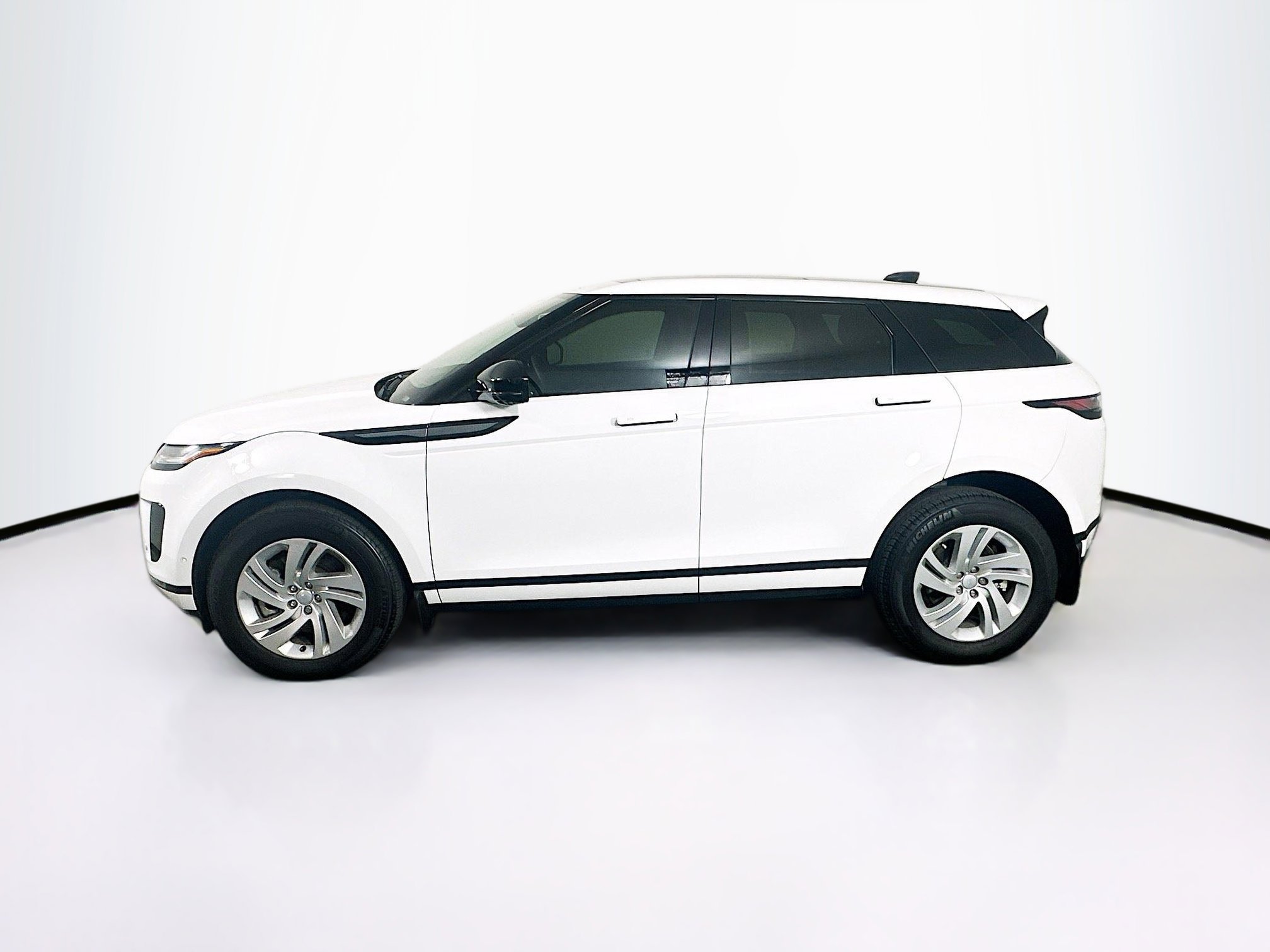 Used 2025 Land Rover Range Rover Evoque S image 4