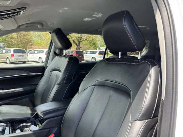 Used 2023 Jeep Grand Cherokee L Limited AWD/4WD image 6