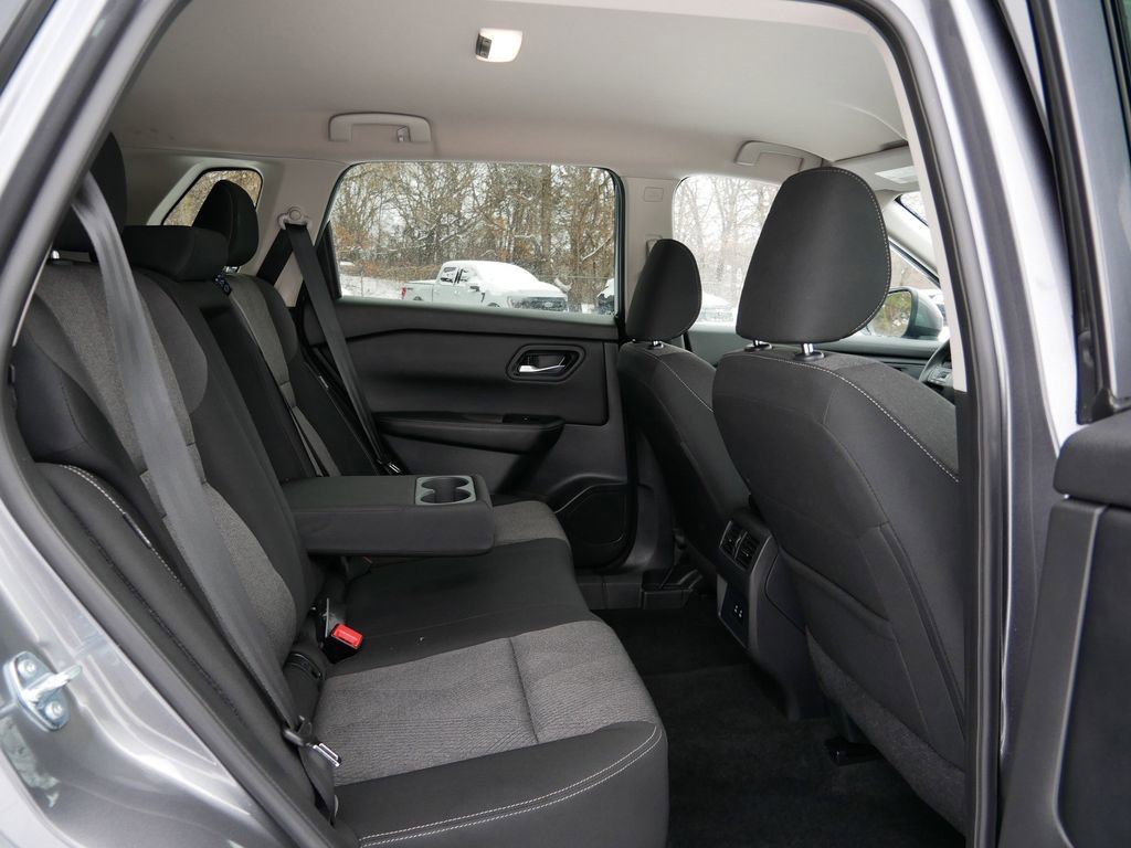 Used 2025 Nissan Rogue SV AWD/4WD image 9