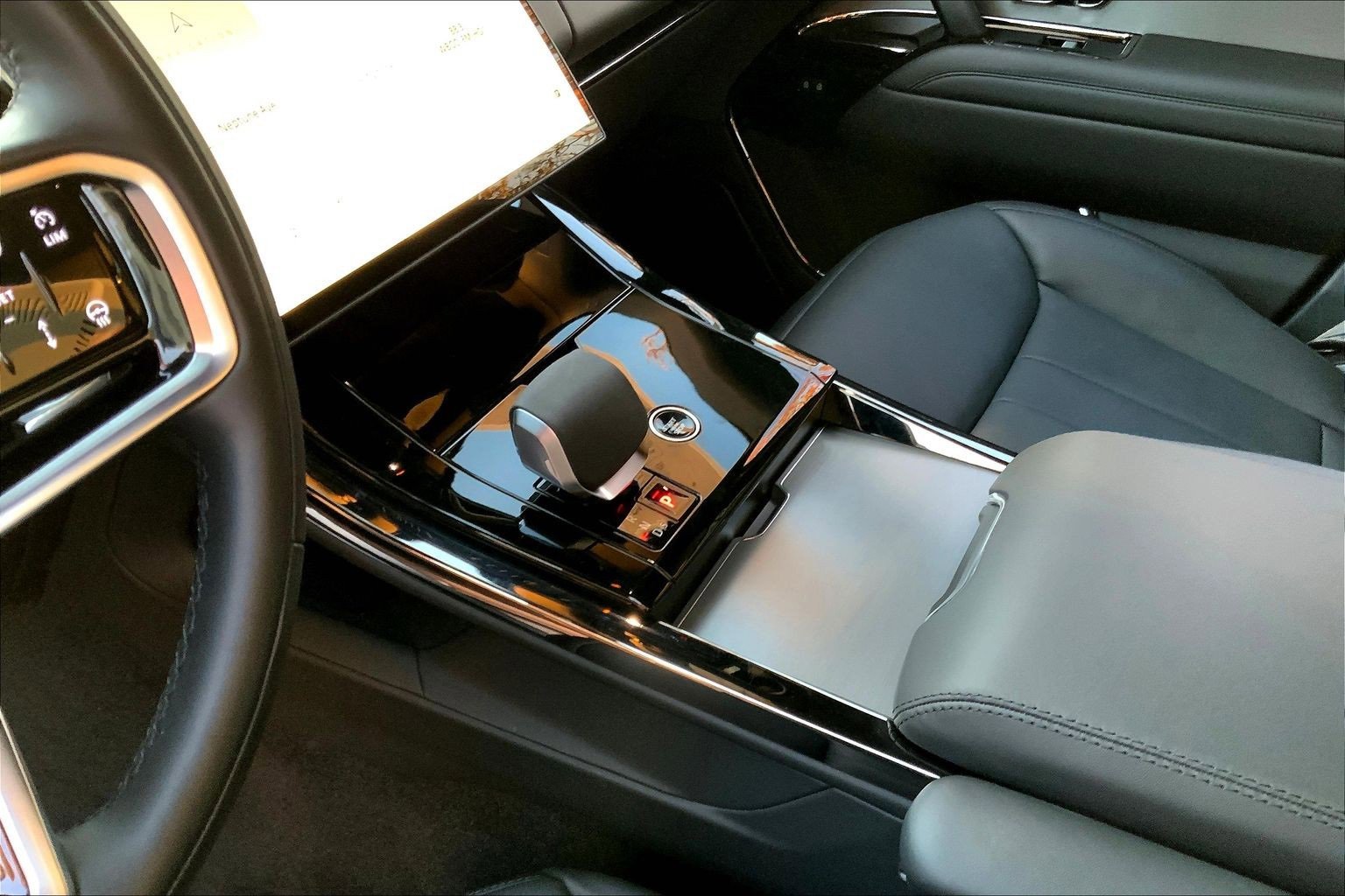 Used 2024 Land Rover Range Rover Sport SE image 16