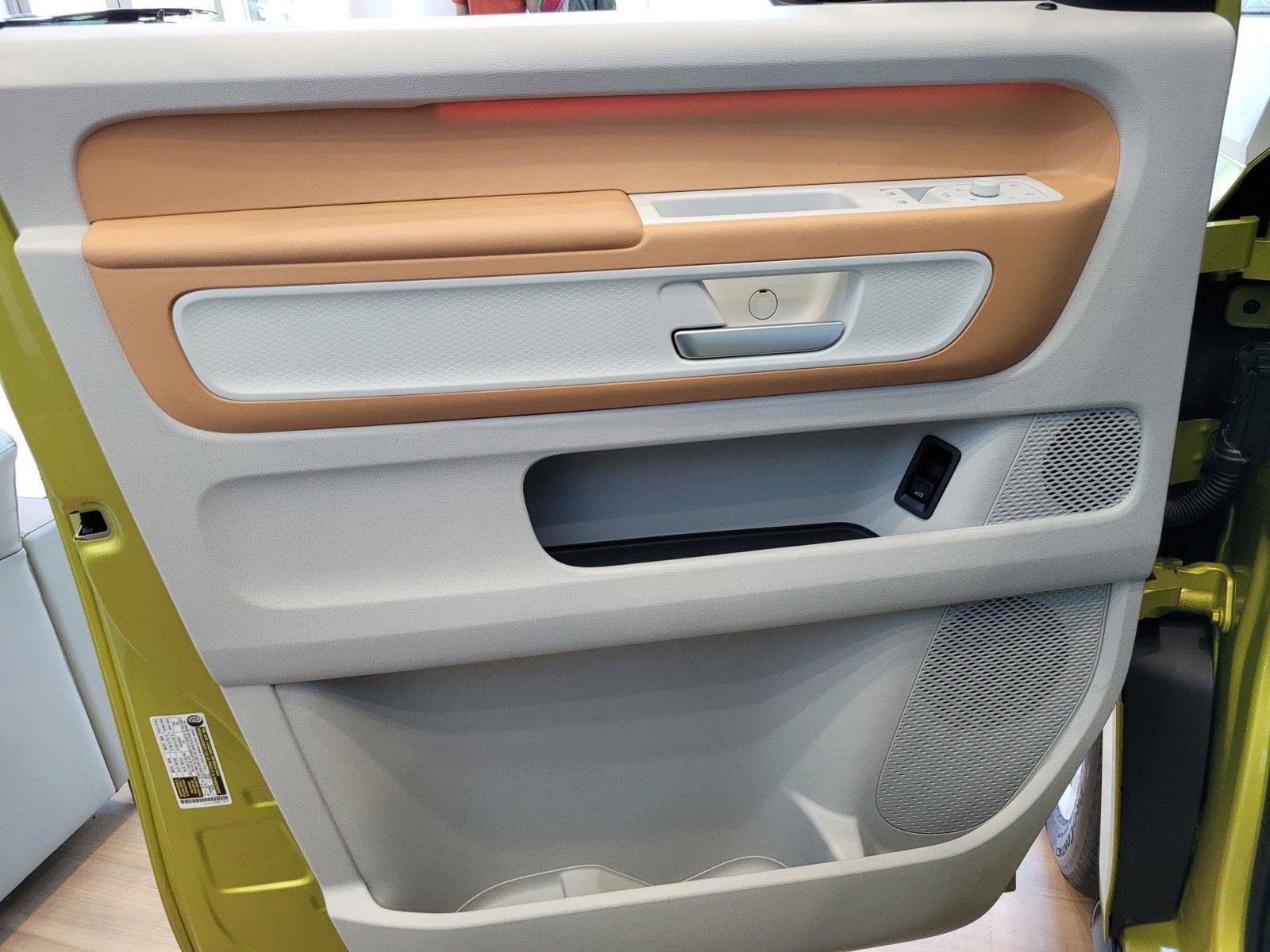 New 2025 Volkswagen ID. Buzz Pro S Plus RWD image 17