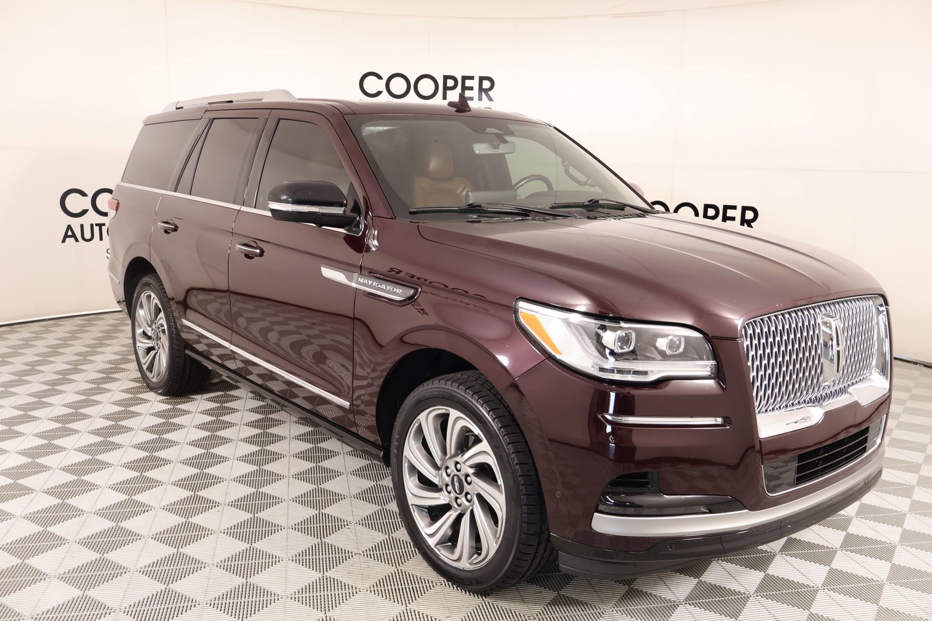 Used 2023 Lincoln Navigator Reserve image 1