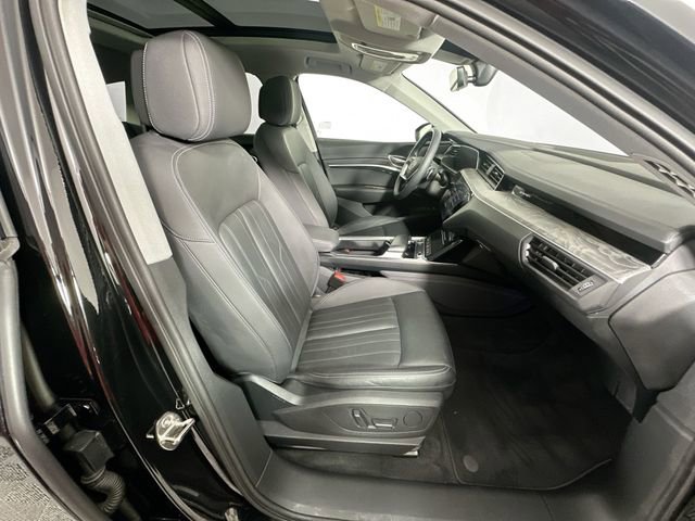 Used 2021 Audi e-tron Premium w/ Convenience Plus Package AWD/4WD image 29