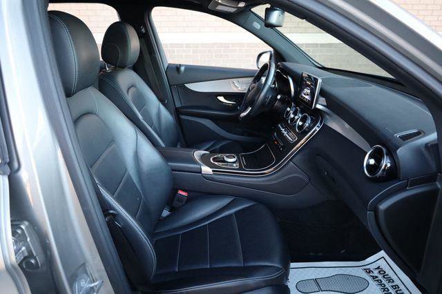 Used 2019 Mercedes-Benz GLC 300 4MATIC image 16