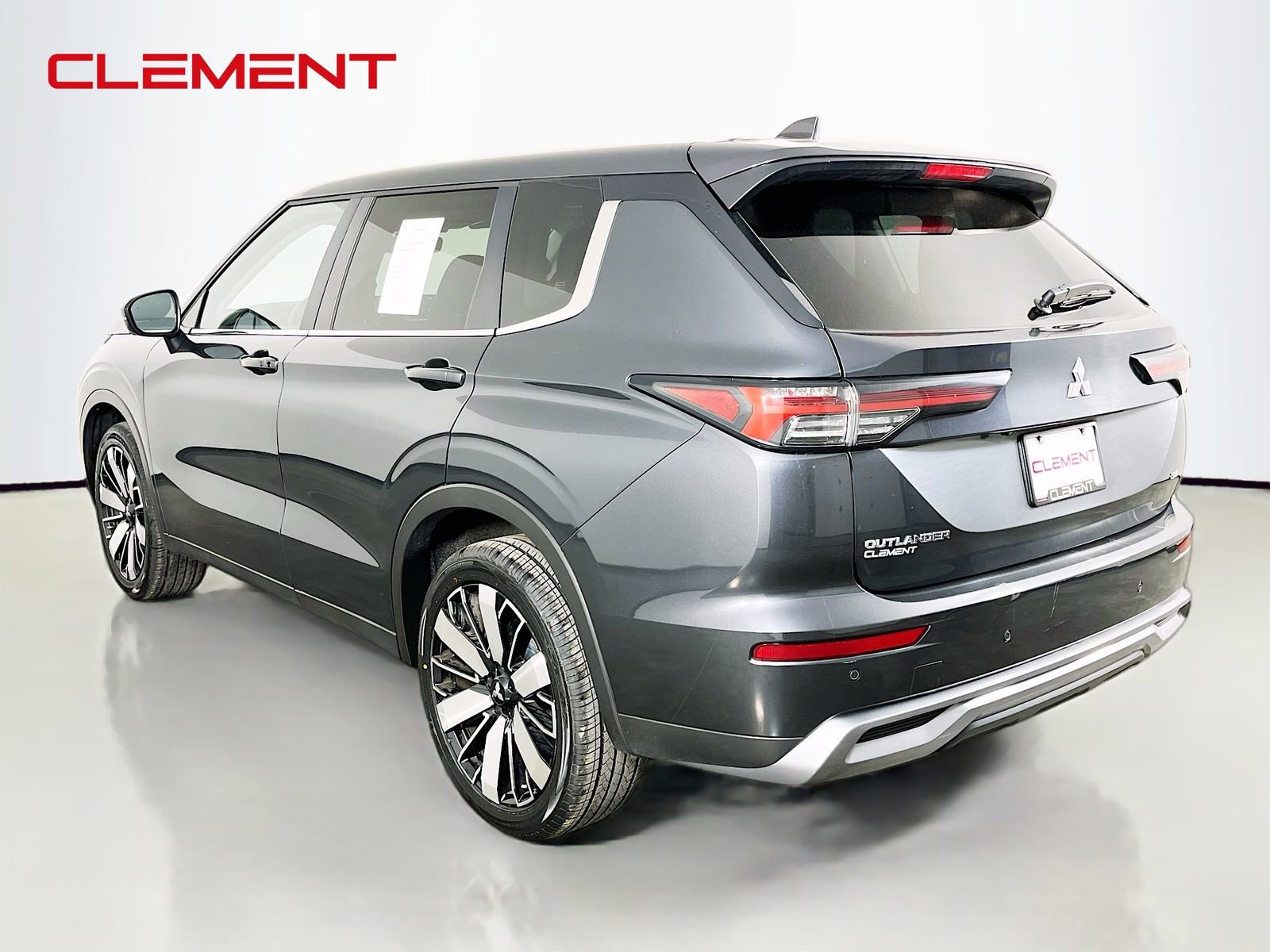 Used 2025 Mitsubishi Outlander SE FWD image 9