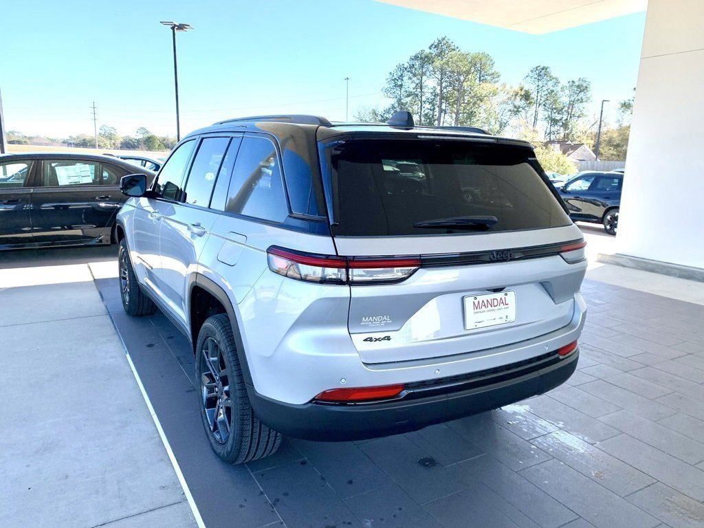 Used 2025 Jeep Grand Cherokee Limited image 8