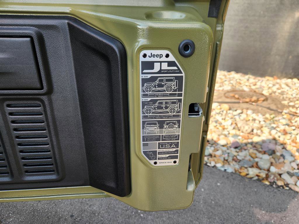 Used 2025 Jeep Wrangler Sport image 23