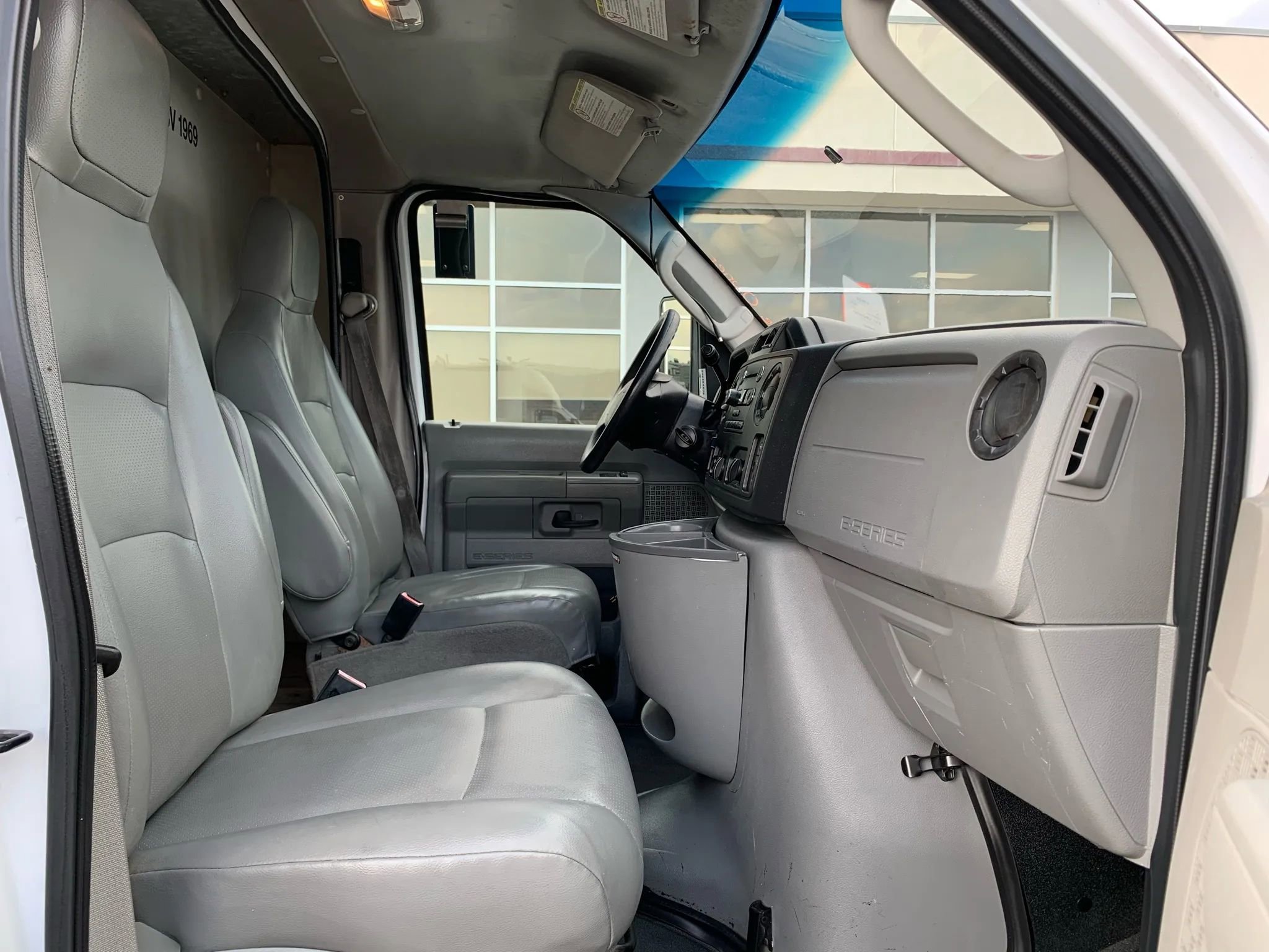 Used 2013 Ford E-450 and Econoline 450 Super Duty w/ PWR Locks & Windows Group RWD image 21
