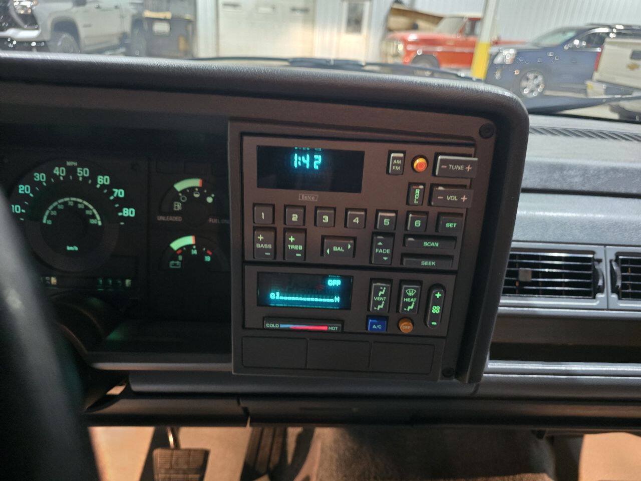 Used 1990 Chevrolet Silverado 1500 2WD Regular Cab image 42