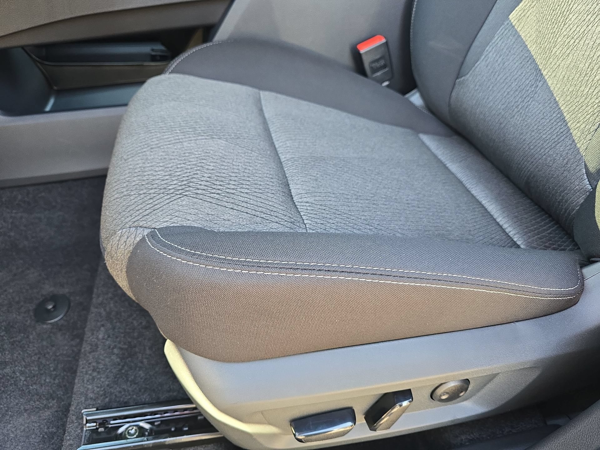 New 2026 Nissan Rogue SV w/ Cold Weather Package FWD image 28