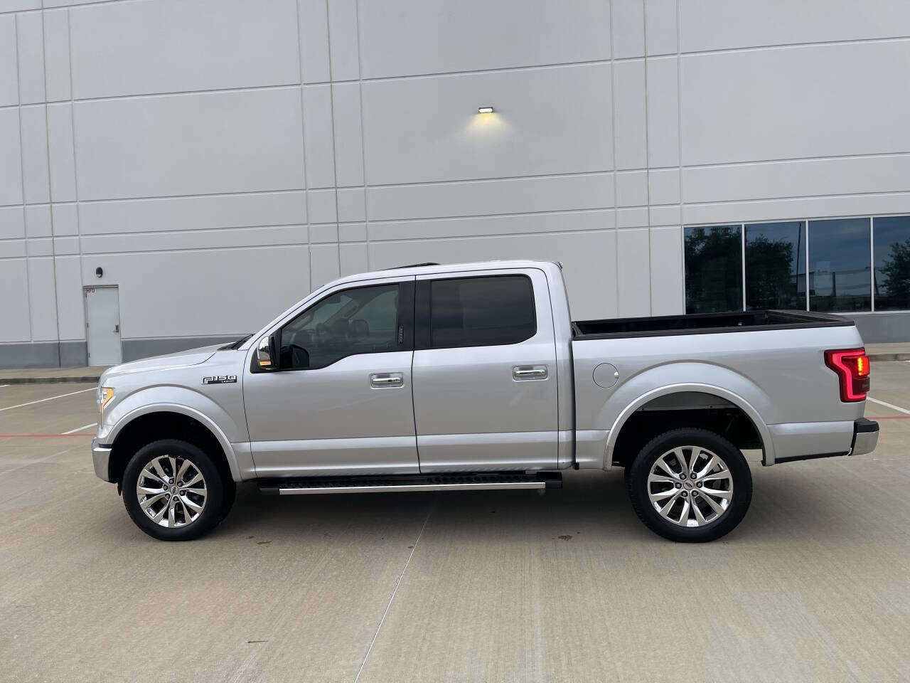 Used 2015 Ford F150 Lariat w/ Equipment Group 502A Luxury RWD image 8
