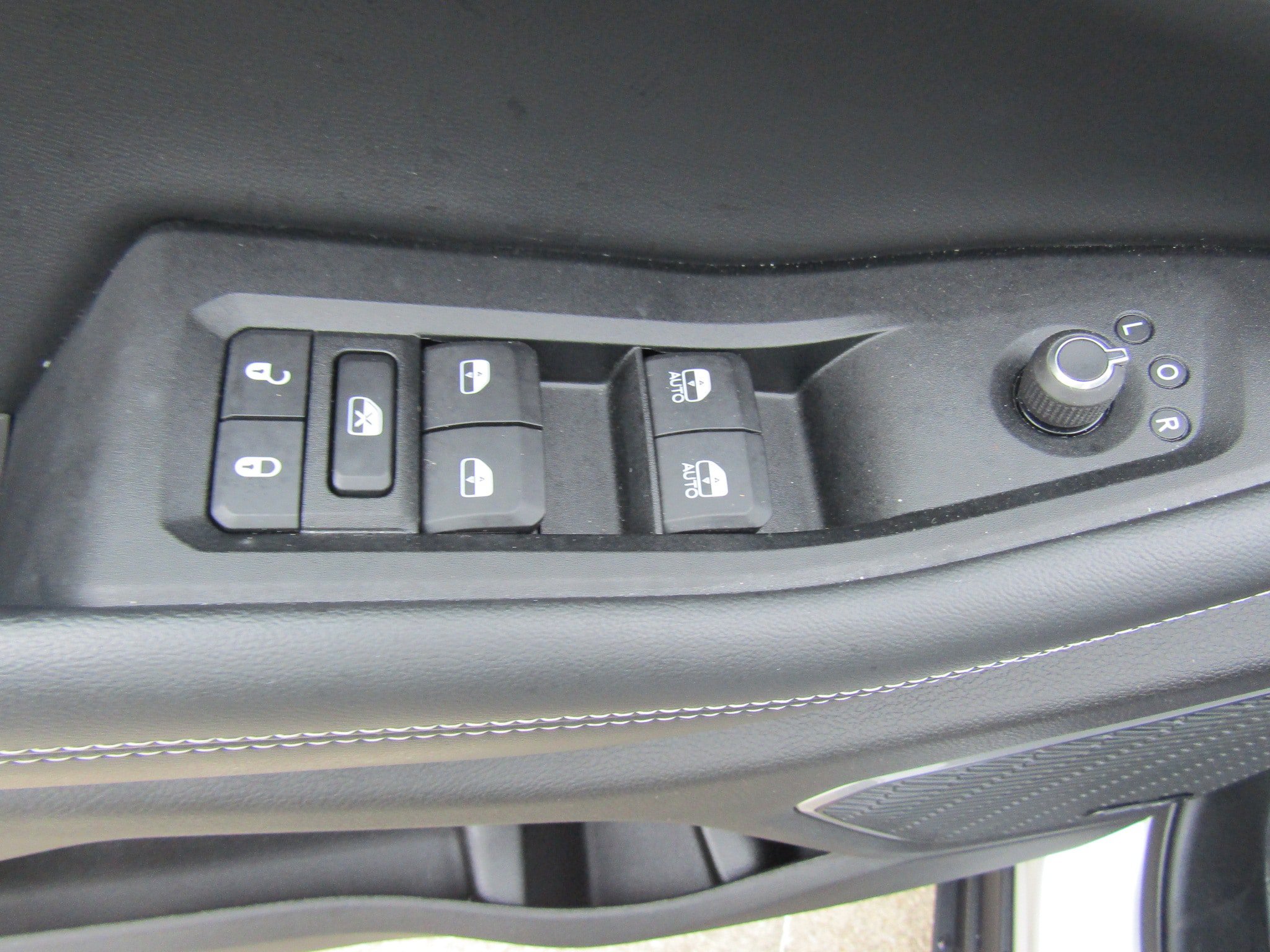 Used 2023 Jeep Grand Cherokee Limited w/ Trailer Tow Prep Group (B) AWD/4WD image 21