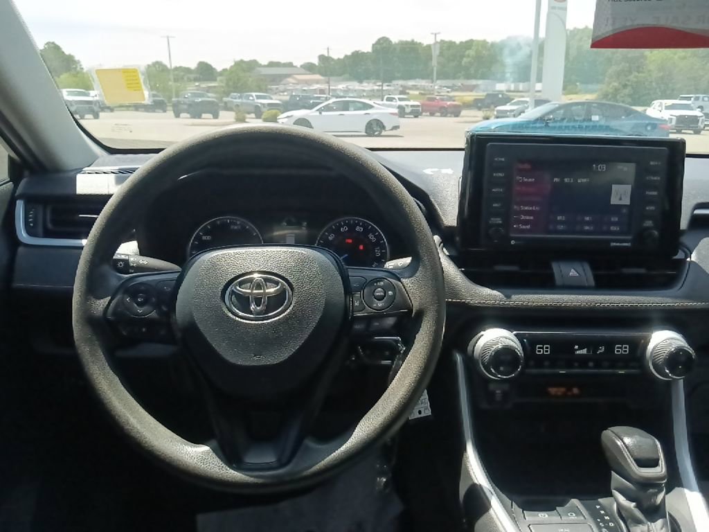 Used 2022 Toyota RAV4 LE AWD/4WD image 26