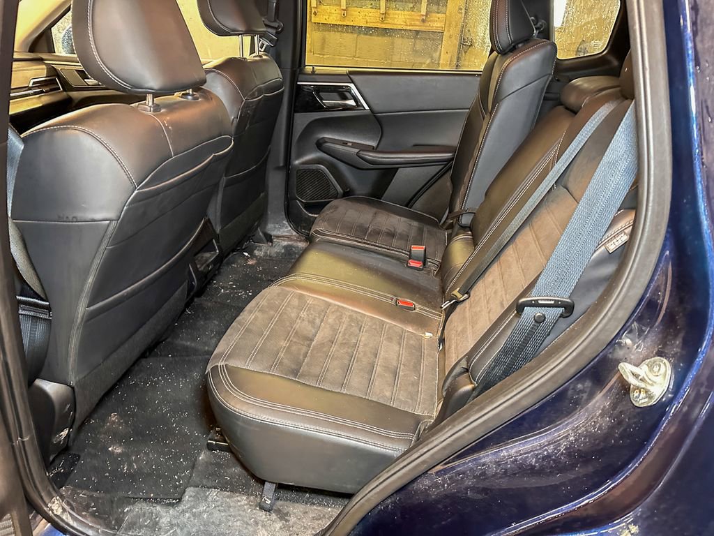 Used 2024 Mitsubishi Outlander AWD image 11