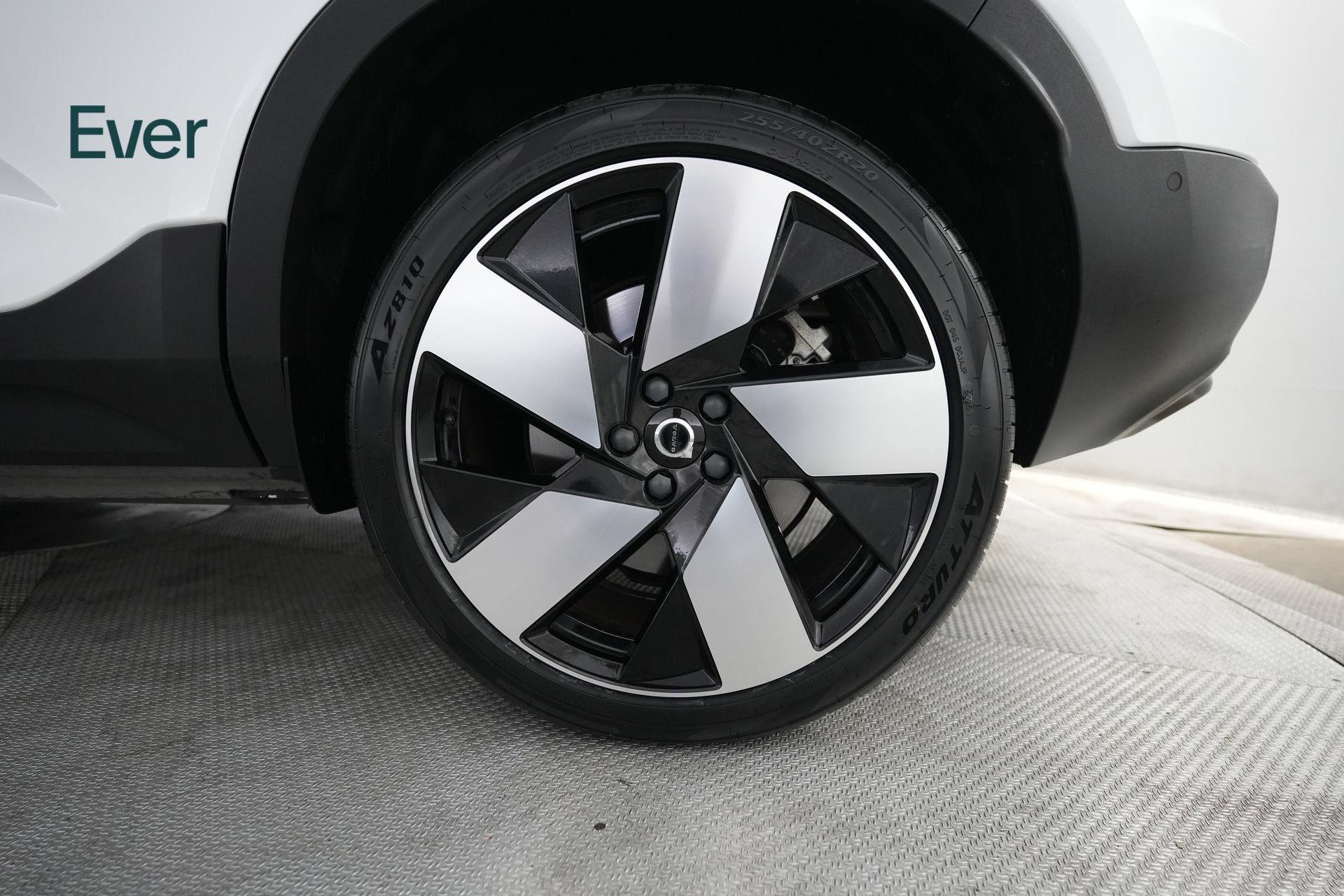 Used 2023 Volvo XC40 Recharge Plus w/ Protection Package Premier AWD/4WD image 9