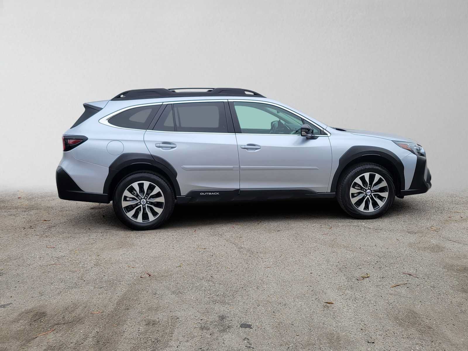 Certified 2025 Subaru Outback Limited AWD/4WD image 2