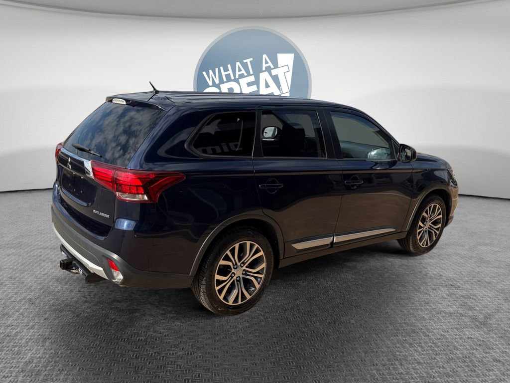 Used 2016 Mitsubishi Outlander ES image 3