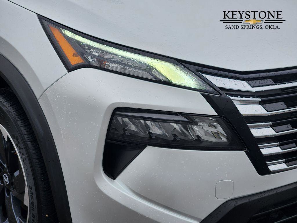 Used 2024 Nissan Rogue SV image 9