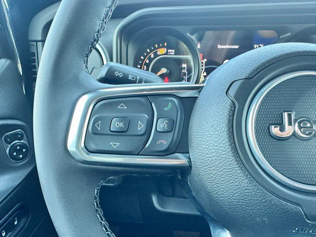 Used 2025 Jeep Wrangler Unlimited Sahara AWD/4WD image 15