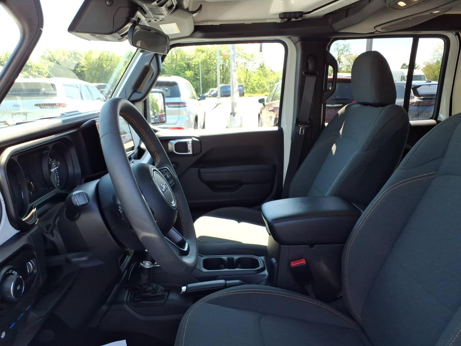 Certified 2024 Jeep Wrangler Unlimited w/ Technology Group AWD/4WD image 21