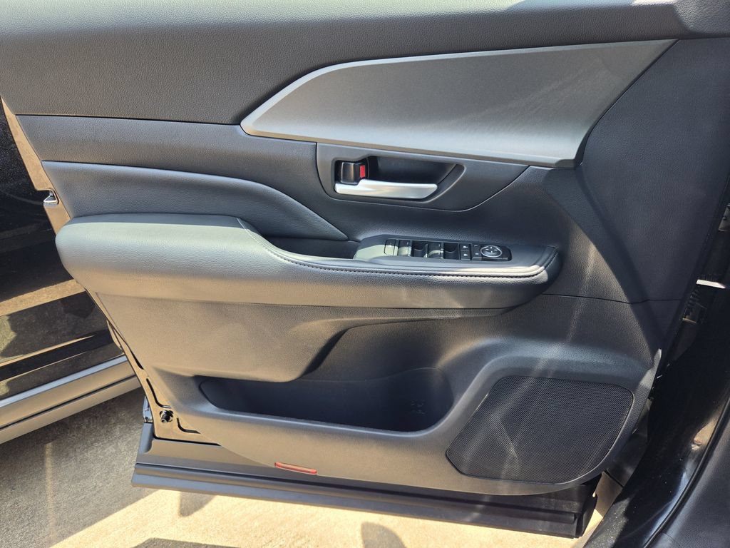 Used 2025 Toyota Grand Highlander FWD image 25