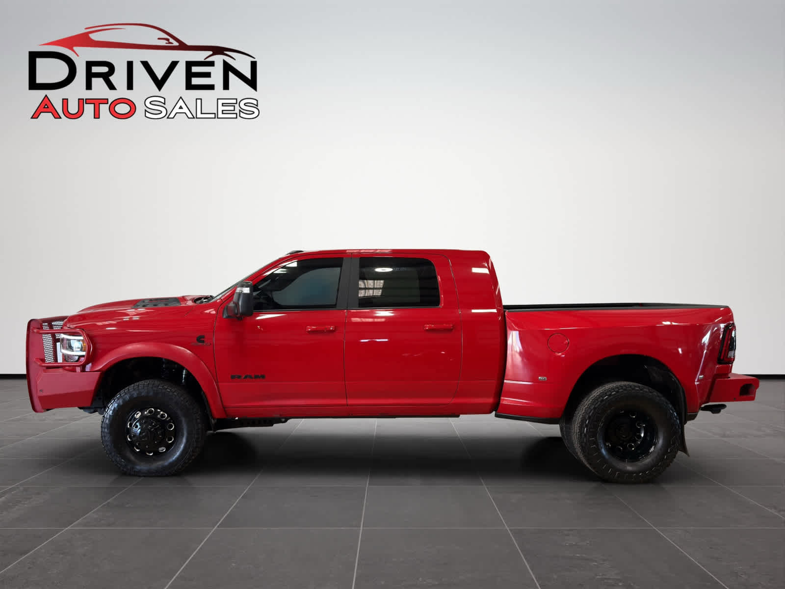 Used 2023 RAM 3500 Laramie w/ Night Edition image 3