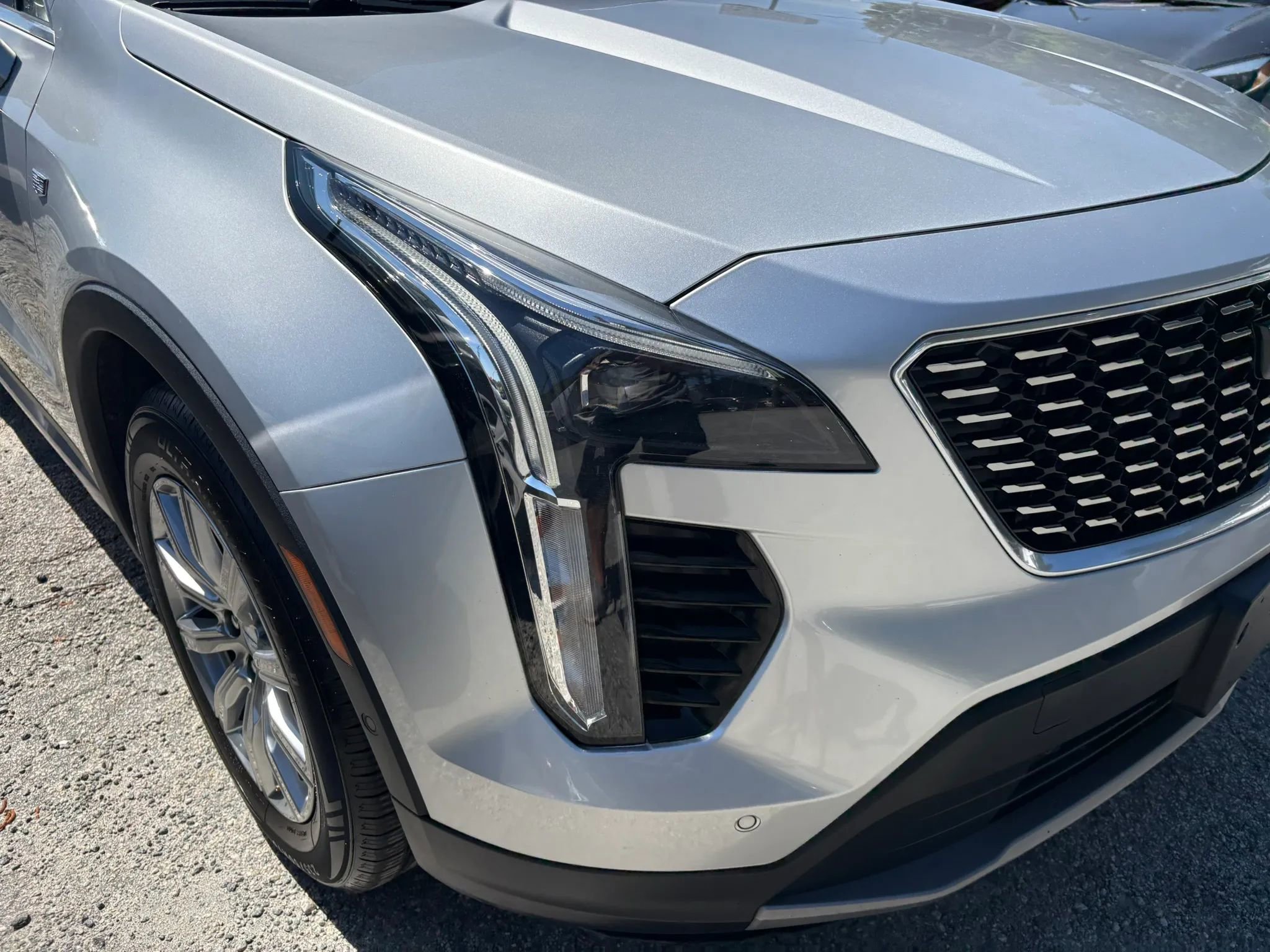 Used 2019 Cadillac XT4 Premium Luxury w/ Enhanced Visibility Package FWD image 14