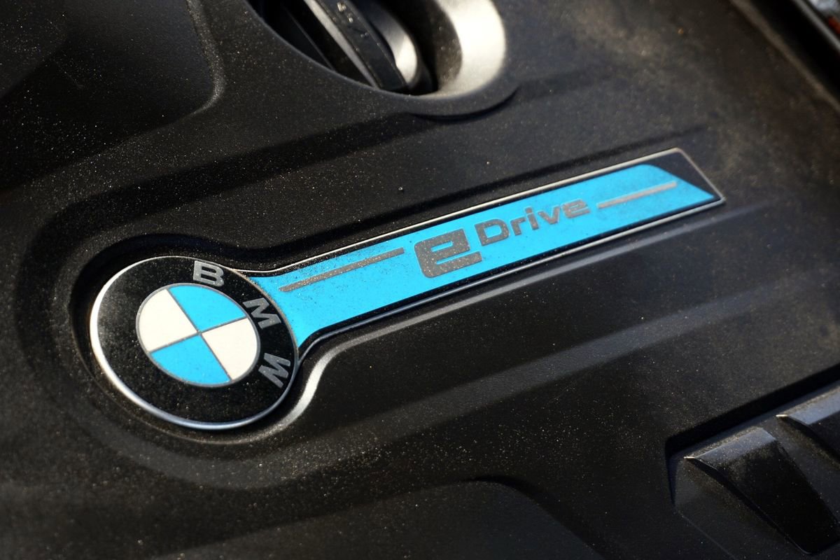 Used 2018 BMW 530e xDrive image 13