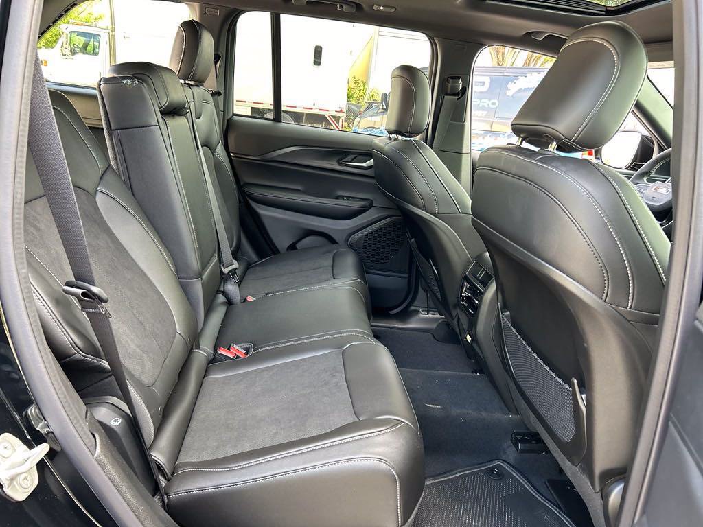 New 2024 Jeep Grand Cherokee Altitude RWD image 25