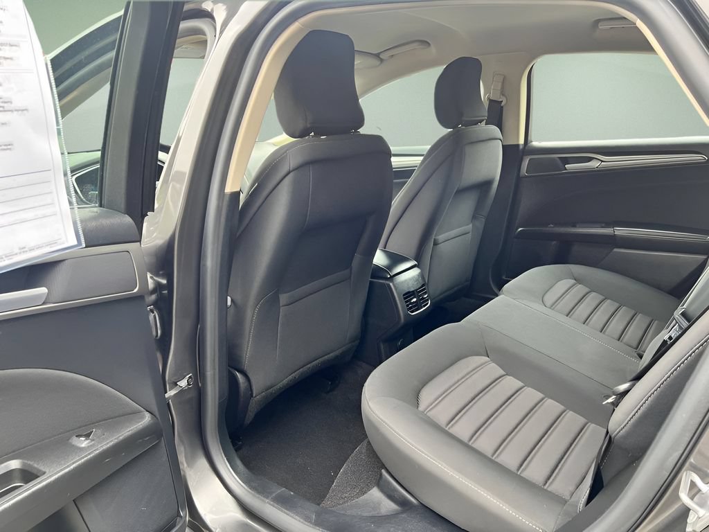 Used 2019 Ford Fusion SE FWD image 10