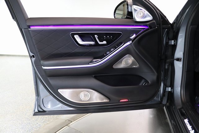 Used 2022 Mercedes-Benz S 580 4MATIC Sedan w/ Rear Seat Package image 19