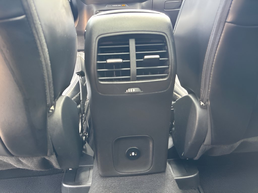 Used 2025 Ford Escape Platinum AWD/4WD image 29
