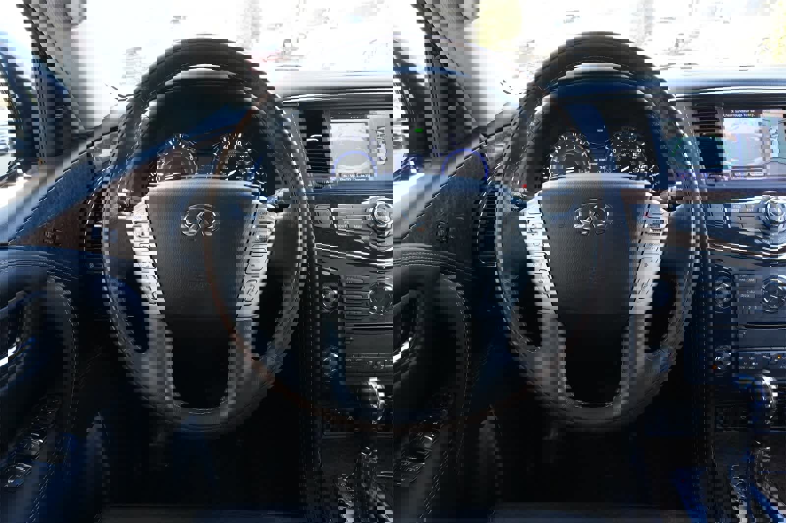 Used 2017 INFINITI QX80 2WD w/ Driver Assistance Package image 9