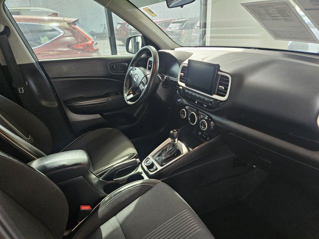 Used 2026 Hyundai Venue SEL FWD image 13