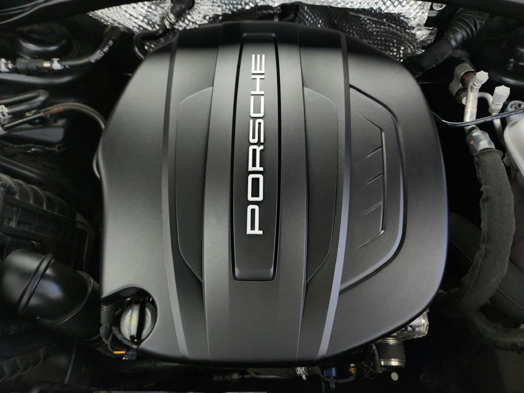 Used 2018 Porsche Macan Sport Edition AWD/4WD image 35