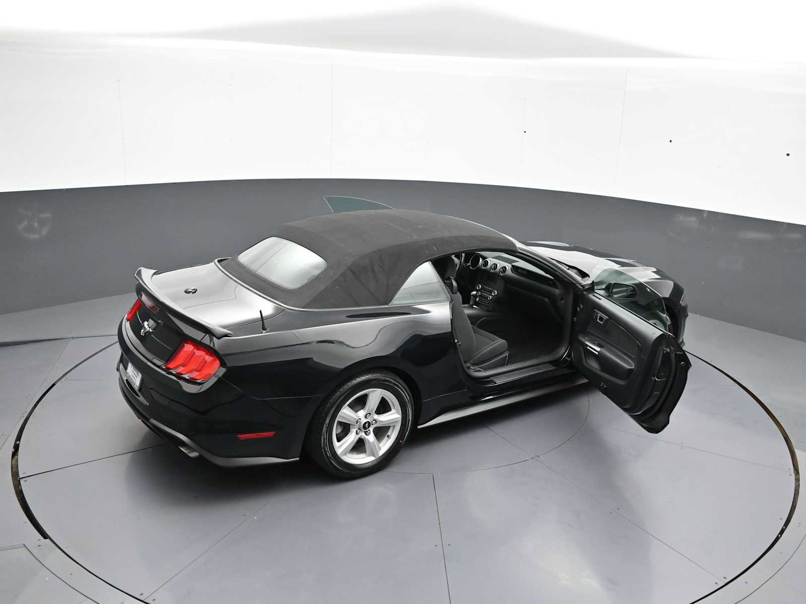 Used 2019 Ford Mustang Convertible RWD image 46
