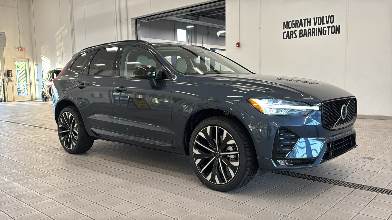 New 2026 Volvo XC60 B5 Ultra w/ Protection Package Premier AWD/4WD image 3