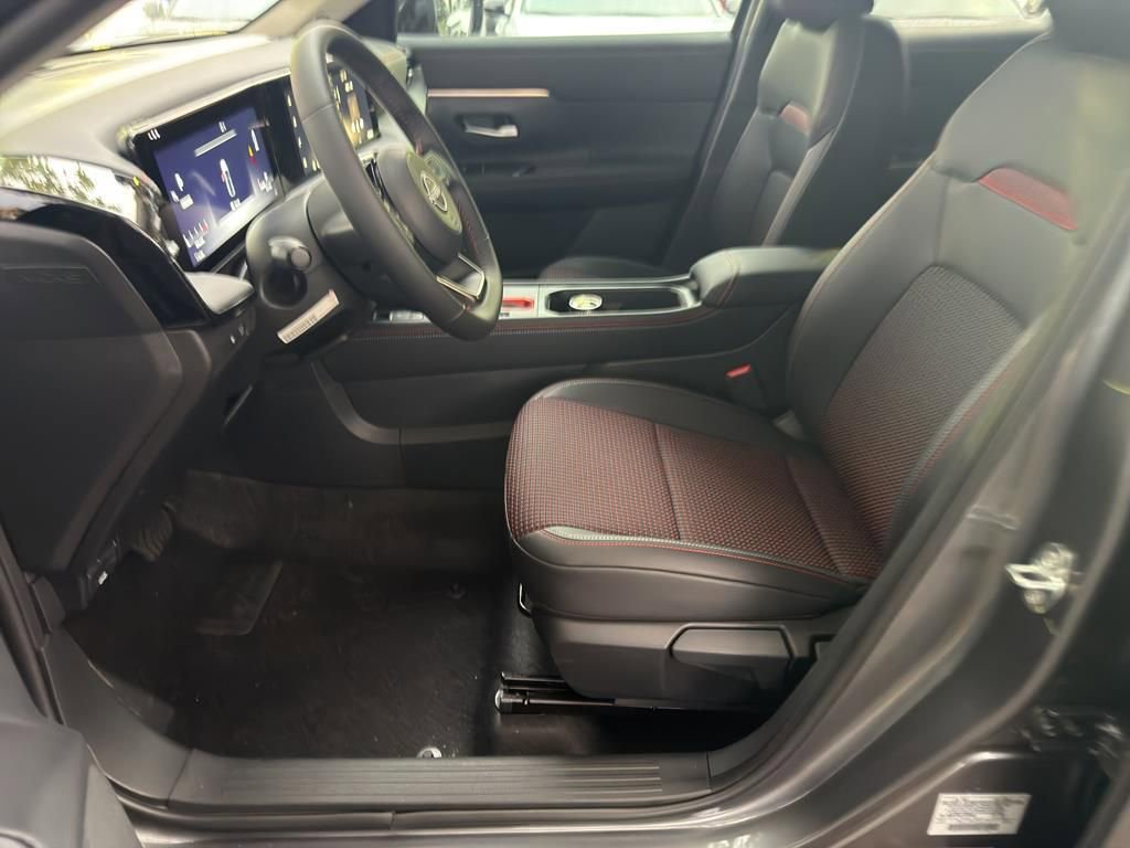 New 2026 Nissan Kicks SR image 16