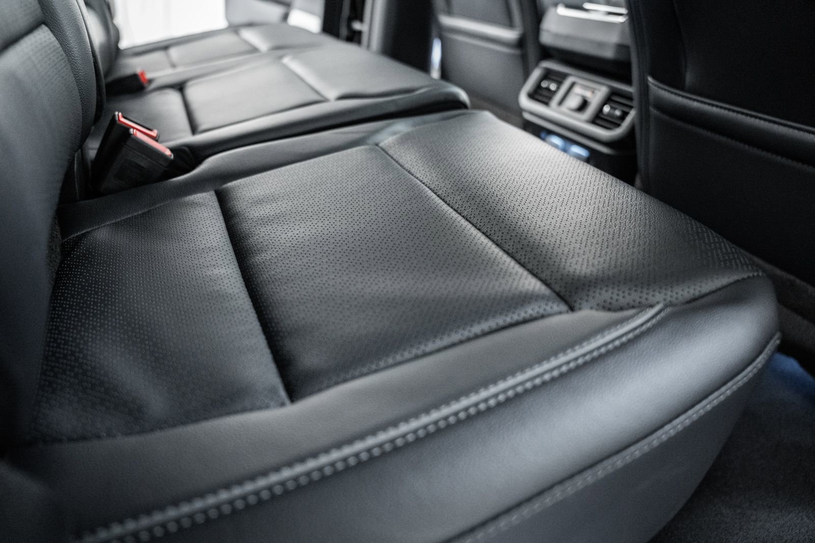 Certified 2025 Ford F150 Lariat w/ Equipment Group 502A High image 38