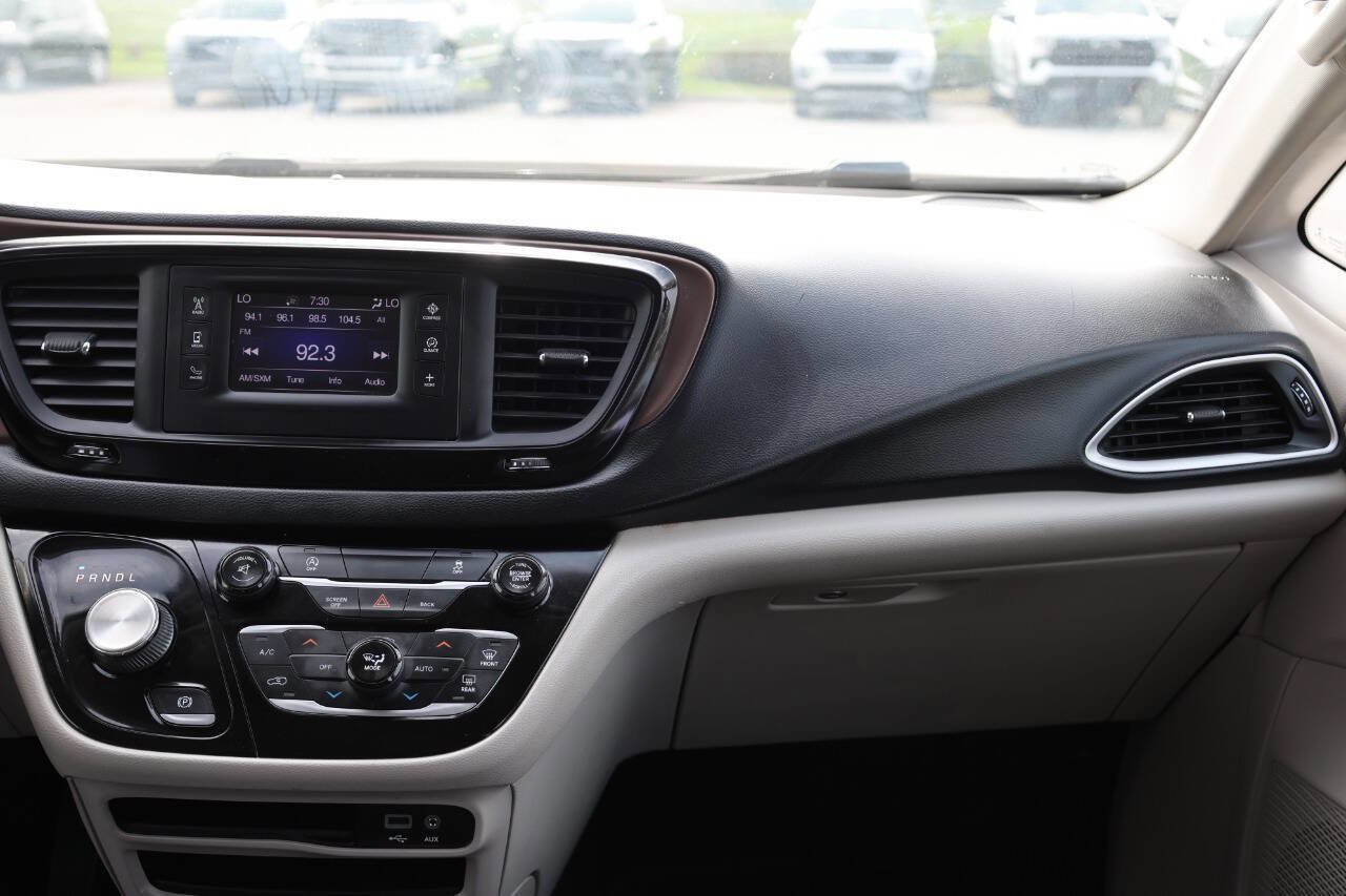 Used 2017 Chrysler Pacifica Touring Plus image 24