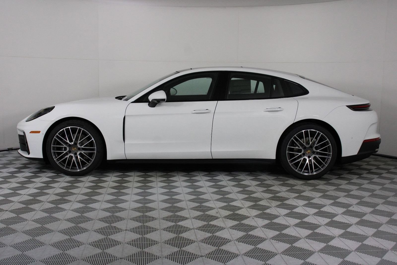 New 2026 Porsche Panamera RWD image 2