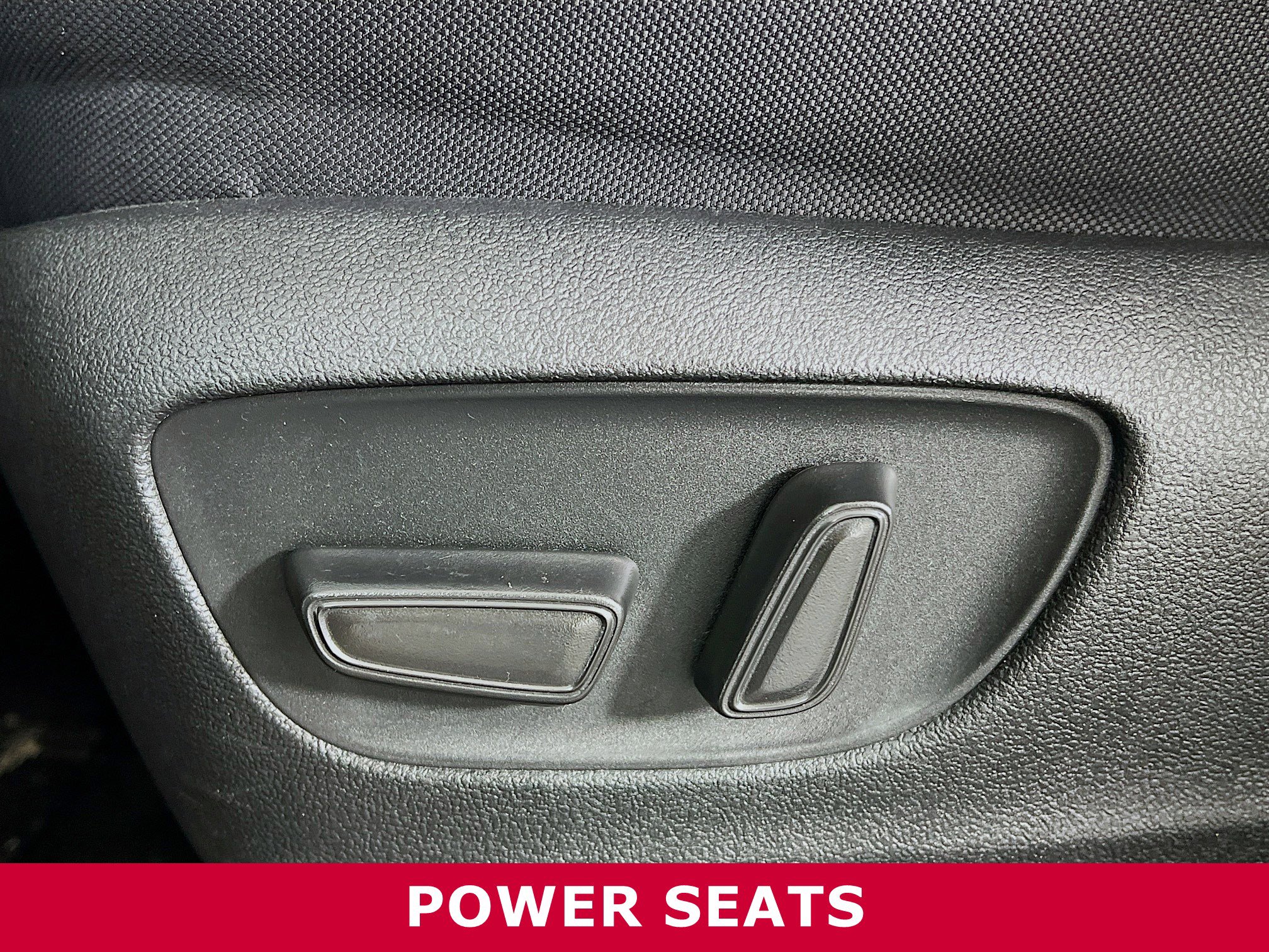 Used 2023 Toyota Highlander LE image 4