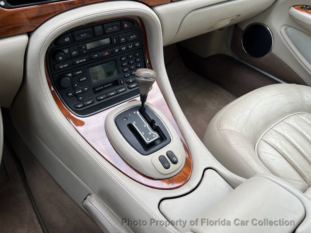 Used 2000 Jaguar XJ8 RWD image 52