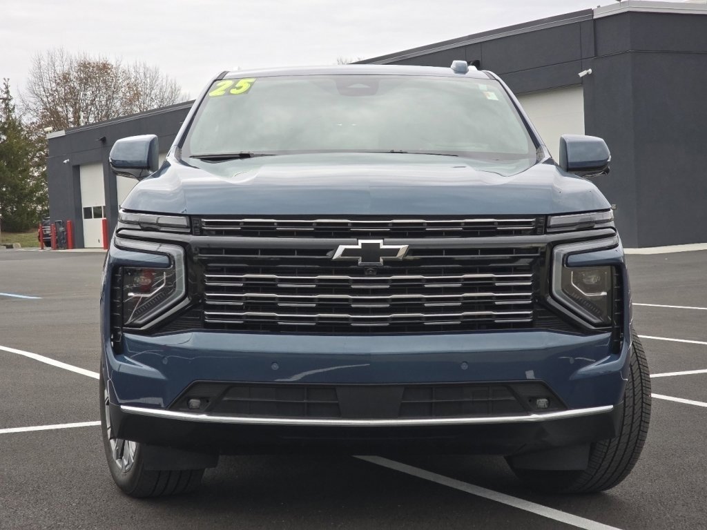 Used 2025 Chevrolet Suburban High Country image 8